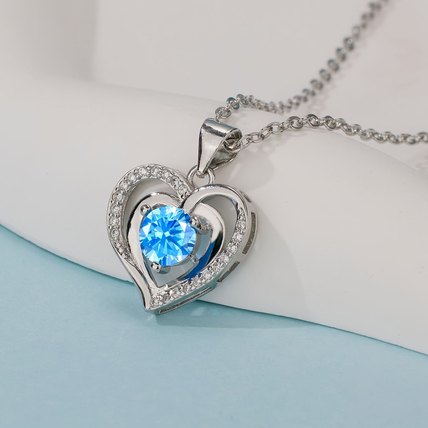 1 Box of Eternal Rose Soap, Exquisite Gift Set with Light Luxury Ocean Heart Pendant Necklace and Minimalist Sea Blue Heart Collarbone Chain Accessory. Perfect for Mother's Day, Valentine's Day, Girlfriend Shopping Festival,